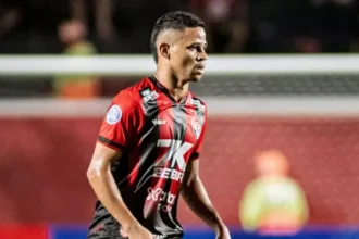 Vitória desembolsa R$ 1 milhão para escalar Erick contra o São Paulo