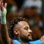 Santos suspende negociações e foca em definir permanência de Neymar para 2026