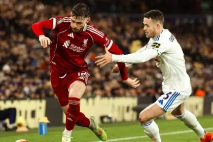 Liverpool perde vantagem nos acréscimos e empata com Leeds pela Premier League
