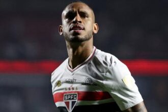 André Silva decide manter tratamento no CT do São Paulo mesmo durante as férias