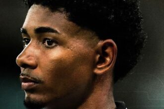 Santa Cruz confirma chegada do atacante Vitinho, emprestado pelo Bahia