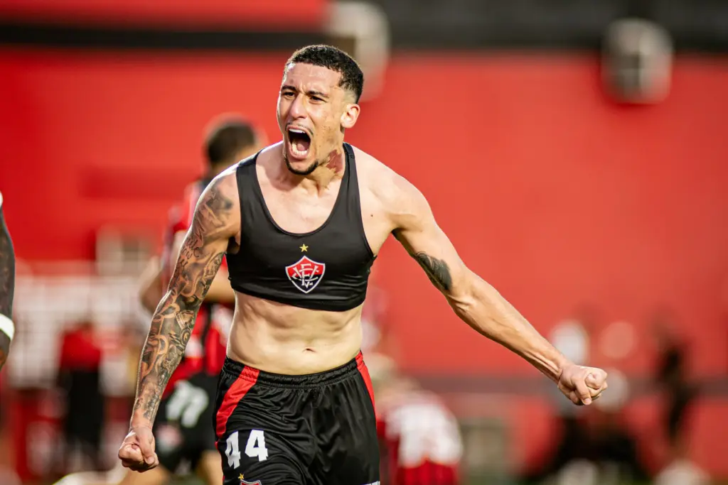 Gol de Baralhas sela permanência do Vitória na elite e volante destaca força coletiva