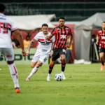 Vitória bate São Paulo no Barradão e confirma permanência na Série A