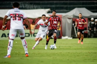 Vitória bate São Paulo no Barradão e confirma permanência na Série A