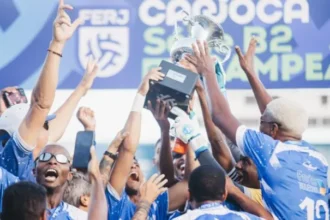 Goytacaz aplica 4 a 1 no Macaé e ergue a taça da Série B2 do Carioca