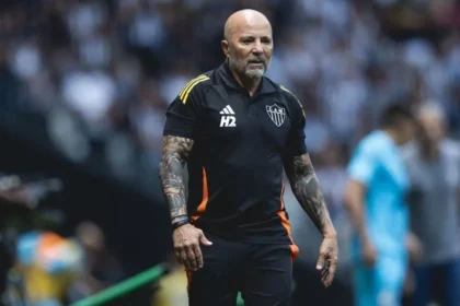 Sampaoli projeta usar até três equipes no Atlético-MG em 2026 após 5 a 0 sobre o Vasco