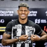 Marcos Victor se desculpa à torcida do Ceará após rebaixamento para a Série B: “Profunda tristeza e frustração”