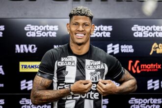 Marcos Victor se desculpa à torcida do Ceará após rebaixamento para a Série B: “Profunda tristeza e frustração”