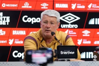 Athletico-PR quer ampliar vínculo de Odair Hellmann para afastar investida do Inter
