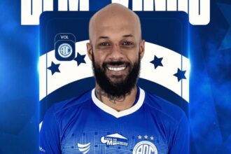 Confiança anuncia contratação do volante Bruno Silva, de 39 anos