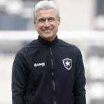Grêmio acelera negociações e tem Luís Castro como favorito para assumir o comando técnico