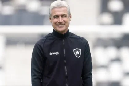 Grêmio acelera negociações e tem Luís Castro como favorito para assumir o comando técnico