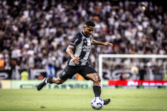 Bahia acerta detalhes para contratar o lateral Fabiano Souza