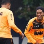 Alecsandro relembra tensão e conversa com Ronaldinho na final da Libertadores de 2013
