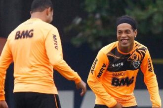 Alecsandro relembra tensão e conversa com Ronaldinho na final da Libertadores de 2013