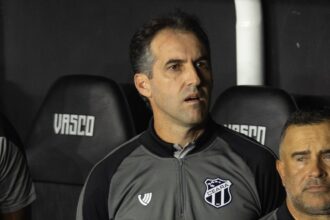 Léo Condé deixa o Ceará e classifica rebaixamento como “maior tristeza profissional”