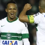 Ex-corintiano Bill é internado após ser agredido em final da Taça Paraná