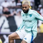 Pênalti desperdiçado por Gabigol elimina Cruzeiro e vira tema de memes na web