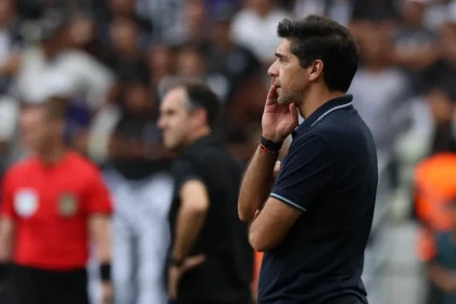 Palmeiras define quatro posições para buscar reforços na temporada 2026