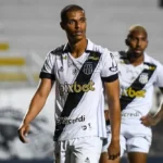 Caxias acerta com volante Lucas Cândido e negocia atacante Salatiel