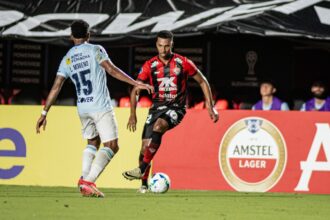 Lucas Braga não continuará no Vitória em 2026, revela Fábio Mota