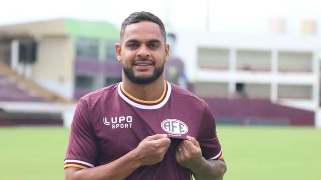 Atacante Juninho chega ao CT e deve ser oficializado pelo Náutico
