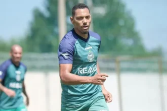 Guarani encerra negociações, e Alex Silva entra no radar do Ceará