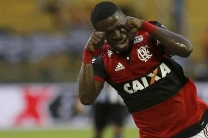Venda de Vinicius Júnior ao Real Madrid impulsionou crescimento do Flamengo, diz jornal espanhol