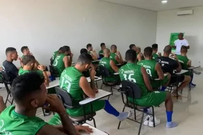 Técnico Luís Carlos da Silva acompanha mercado e avalia propostas para 2026