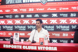 Vitória ainda não decidiu se manterá Gustavo Vieira como executivo de futebol
