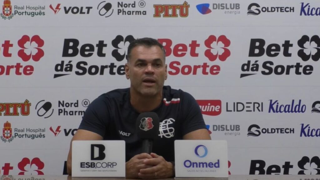 Preparador de goleiros do Santa Cruz confirma Rokenedy como titular, mas ressalta disputa intensa