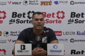 Preparador de goleiros do Santa Cruz confirma Rokenedy como titular, mas ressalta disputa intensa
