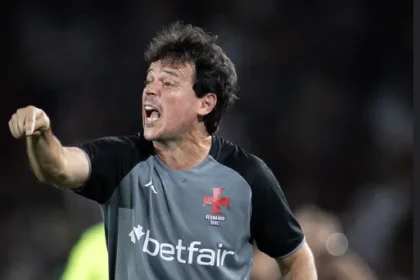 Diniz aponta gramado da Neo Química Arena como obstáculo após empate na decisão da Copa do Brasil