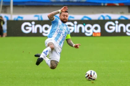 Paysandu vira no fim, elimina Portuguesa e segue na Copa do Brasil