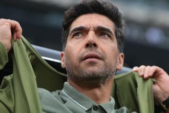 Palmeiras aguarda definições de Abel Ferreira e do mercado para fechar elenco da Copinha