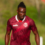 Nigeriano Samuel Otusanya se reapresenta ao Náutico após resolver pendências de documentação