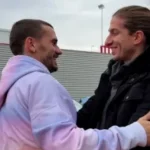 Filipe Luís reencontra Diego Simeone e ex-companheiros no centro de treinamento do Atlético de Madrid