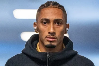 Hansi Flick chama de “piada” exclusão de Raphinha da Seleção do Ano da Fifa