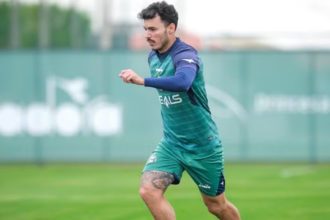 Ceará abre negociações para contratar o lateral Zeca, ex-Coritiba