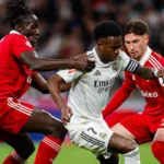 Vinícius Júnior deixa o campo sob vaias no Bernabéu e publica recado enigmático nas redes