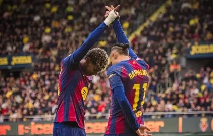 Raphinha brilha, Barcelona vence Villarreal e termina o ano com folga na liderança