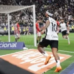 Memphis Depay encerra ano de conquistas e polêmicas e entra nos últimos meses de contrato com o Corinthians