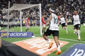 Memphis Depay encerra ano de conquistas e polêmicas e entra nos últimos meses de contrato com o Corinthians