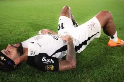 Depay dispara contra diretoria do Corinthians depois de garantir título da Copa do Brasil