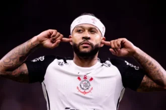 Memphis Depay cobra mudanças no Corinthians para disputar o Brasileirão