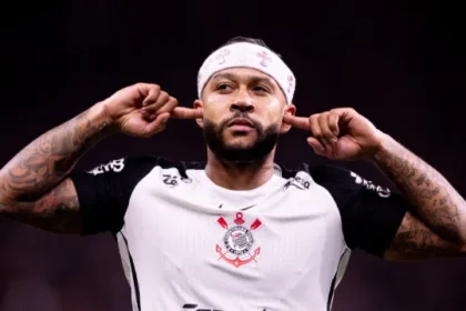 Memphis Depay cobra mudanças no Corinthians para disputar o Brasileirão