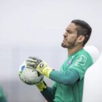 Bahia compra goleiro Ronaldo em definitivo e assina contrato até 2029