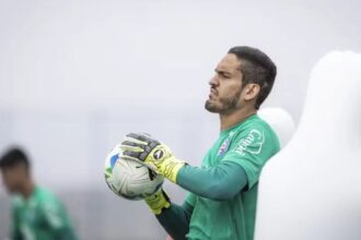 Bahia compra goleiro Ronaldo em definitivo e assina contrato até 2029
