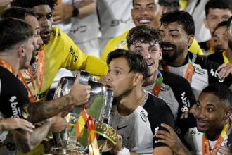 Calor intenso marca festa do título do Corinthians na Neo Química Arena