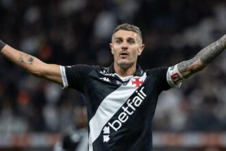 Vegetti encerra temporada 2025 como maior artilheiro do futebol brasileiro
